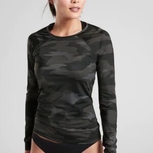 Athleta Freestyle Camo Rashguard Size Medium